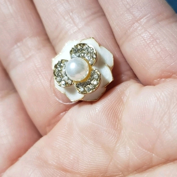 💖 2/$30 Flower white & gold pearl rhinestones boho small Stud dainty Earrings - Picture 8 of 8